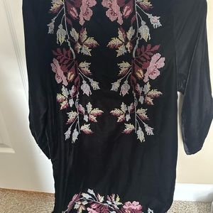 New without tags tolani velvet tunic